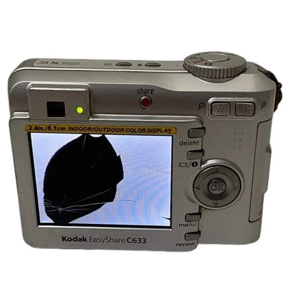 Kodak Easy Share C633 2.4in/ 6.1cm Digital Camera - Broken Screen - Parts Only